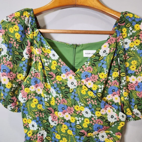 Green and White Floral Wrap Puff Sleeve Romper - Picture 3 of 13